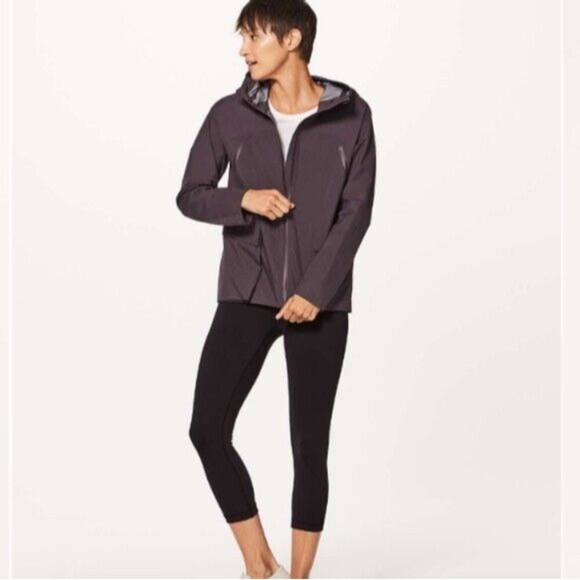 Lululemon Rain Jacket Resist the Mist Jacket Pelt Waterproof Size 2 Purple - Picture 1 of 9